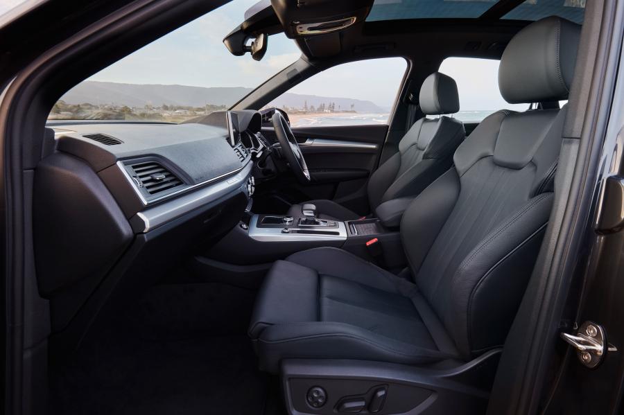 Интерьер Audi Q5 40 TDI Quattro 2019 года  (AU) (фото 5 из 19)